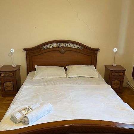 Guest House Saman Garni Esterno foto